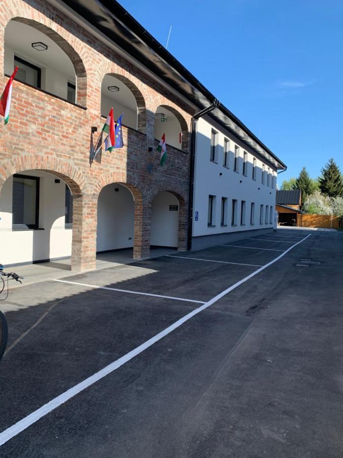 M70 Apartmanhaz Miskolc Dış mekan fotoğraf